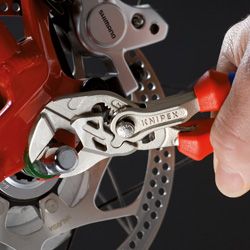 آچار همه کاره 6اینج دسته دو رنگ آلمانی 8605150 کنیپکس KNIPEX - تصویر ۲