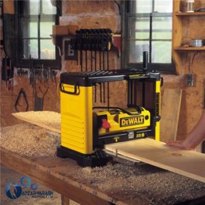 رنده نجاری گندگی DW733 دیوالت - تصویر ۲
